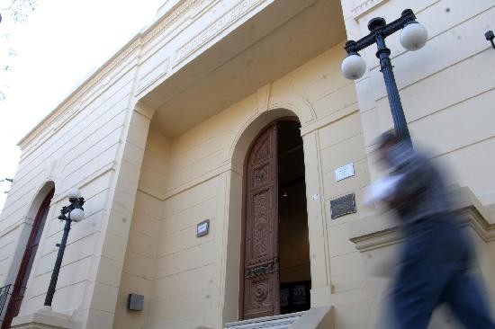 El intendente Ferreira firm el decreto de rescisin del comodato del edificio del museo. 