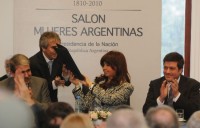 La presidenta dio un paso más en su enfrentamiento con el grupo Clarín, tras quitarle el negocio del fútbol por tevé. 