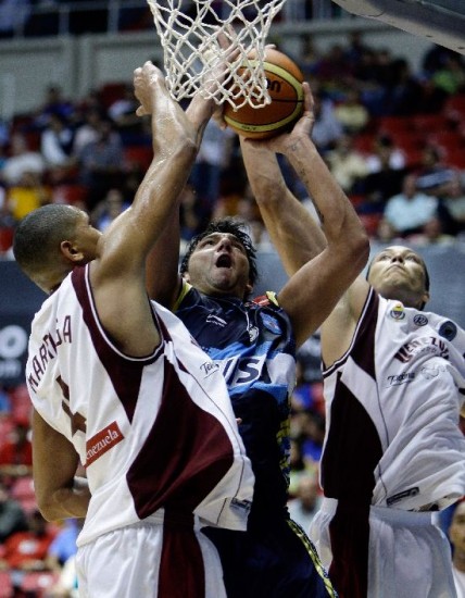 Romn Gonzlez debe mejorar, para darle una mano a Luis Scola. 