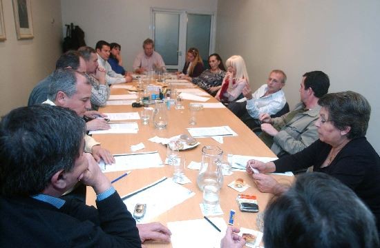 Las autoridades del partido debatieron durante varias horas en el local de calle Olascoaga. 