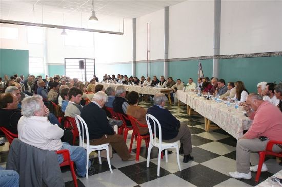 Muchos productores asistieron a la asamblea de ayer. El pedido es unnime, que se exija a las empresas que paguen los 29 centavos. 