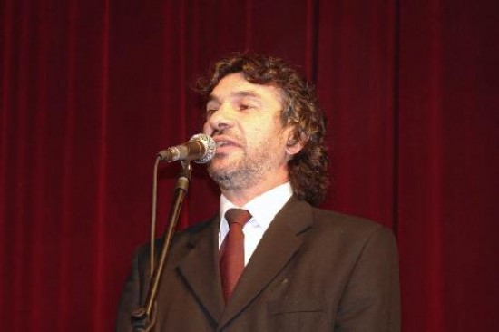 Raúl Brambilla, director ejecutivo del INT, explicó los principios del nuevo circuito teatral. 