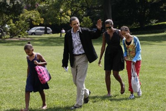 El presidente Obama volvió de vacaciones con una popularidad en baja y su política de "acuerdos bipartidistas" en problemas. 