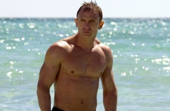 El actor de la ltima James Bond, el mejor torso del cine.