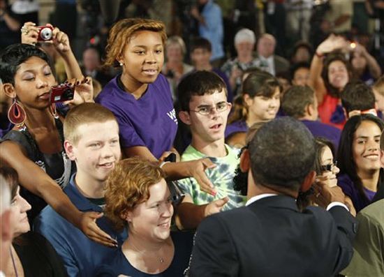 Obama aconsej a los estudiantes tener cuidado con lo que suben en Facebook. 