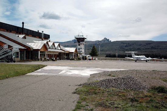La cancelacin de los vuelos a Chapelco tiene argumentos que son refutados por las autoridades de San Martn de los Andes. 