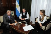 Cobos recibi la visita del politlogo Rosendo Fraga y ms tarde llam a un "gran consenso nacional". 