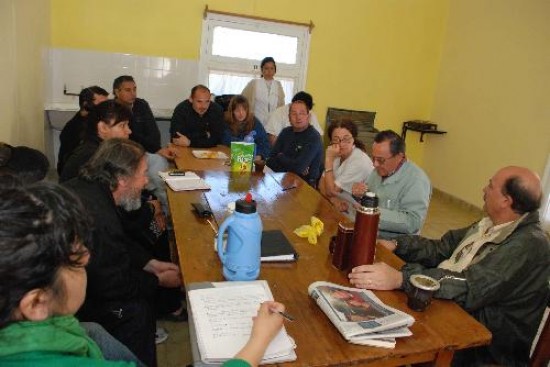 La asamblea de Roca rechaz que la protesta se est diluyendo y dijeron que la oferta salarial no se acerca a lo que pretenden. 