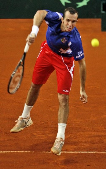 Stepanek aport el primer punto. 