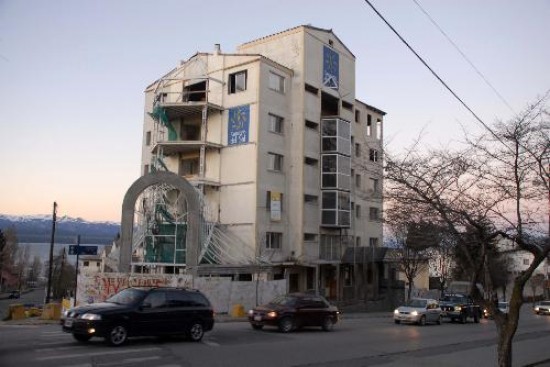 Las obras en el edificio continan, pese a que la comuna no aprob el proyecto definitivo. 