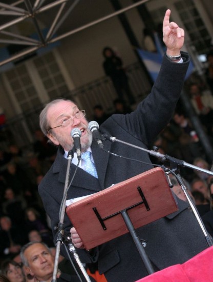 El dirigente ruralista critic el rol del gobernador bonaerense ante el gobierno nacional. 