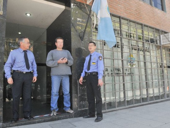 La sentencia fue leda a puertas cerradas en el edificio de la calle Yrigoyen, donde funcionan las Cmaras penales. 