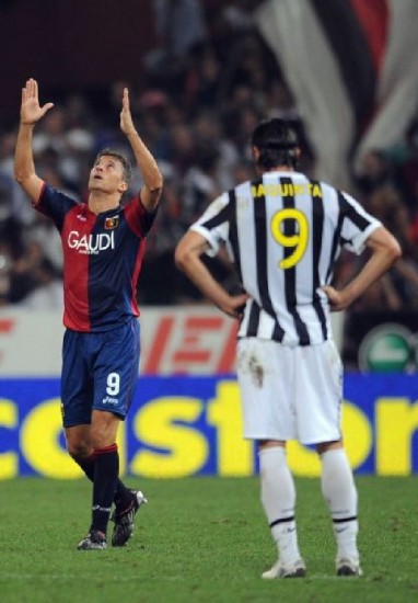 Hernn marc su segundo gol oficial con la camiseta del Genoa. 