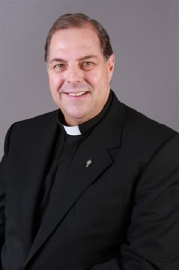 El sacerdote Alberto Bochatey, especialista en Biotica 