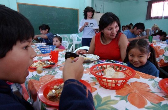  Los jefes comunales del justicialismo decidiran hoy si continan atendiendo los comedores escolares. 