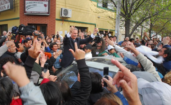 Sobisch se retira del Juzgado. Foto Leonardo Petricio.