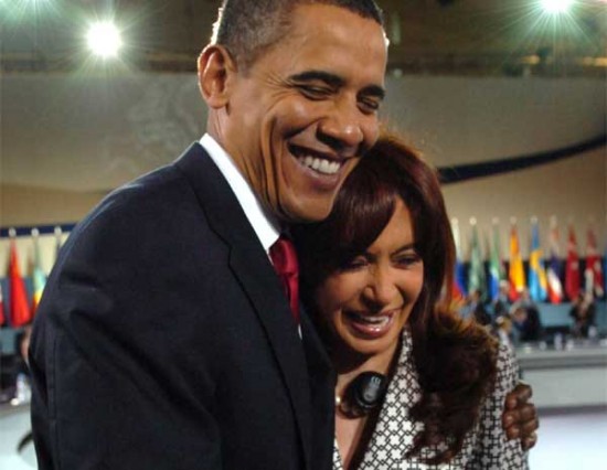 Enftico saludo entre Obama y Cristina en el inicio de la reunin (Foto: Presidencia).