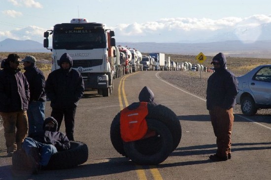 De la Ruta 40 los manifestantes pasaron a la 22, donde el trastorno fue mayor. 