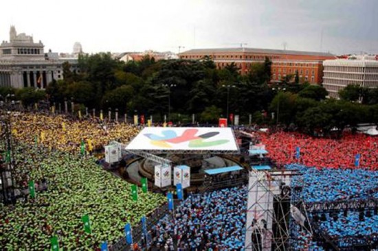 La plaza de Cibeles recibi a miles de personas que apoyaron la candidatura. 