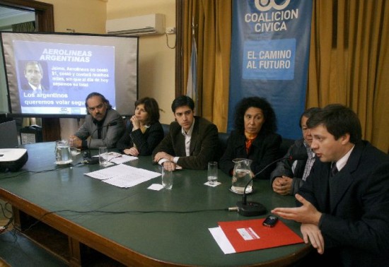Dirigentes de la Coalicin Cvica presentarn informe a Anticorrupcin. 