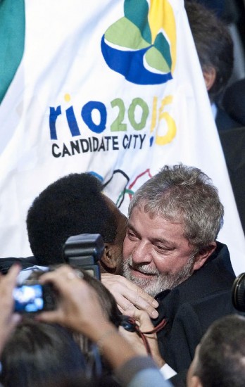 Lula y el abrazo interminable con Pel 