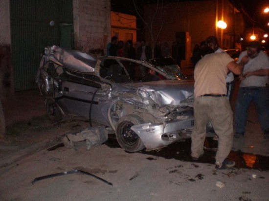 Los dos jvenes del Corsa sufrieron lesiones leves. 