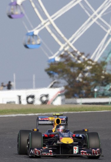 El Red Bull marcar el camino en el circuito japons. 