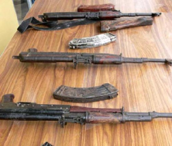 Algunas de las armas capturadas tenan sellos militares oficiales. 