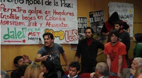 Los militantes de izquierda repudiaron a Martnez. 