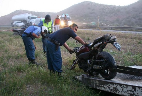 El accidente ocurri en la multitrocha Neuqun-Centenario. La moto era de alta cilindrada. 