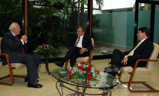 Moratinos estuvo dos das en Cuba. Se reuni con Ral Castro. 