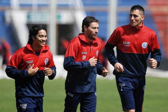 La vida le sonre a San Lorenzo. Chaco Torres, Kily Gonzlez y Pablo Migliore, titulares esta noche en el Santo, que va por un buen resultado a Uruguay. 