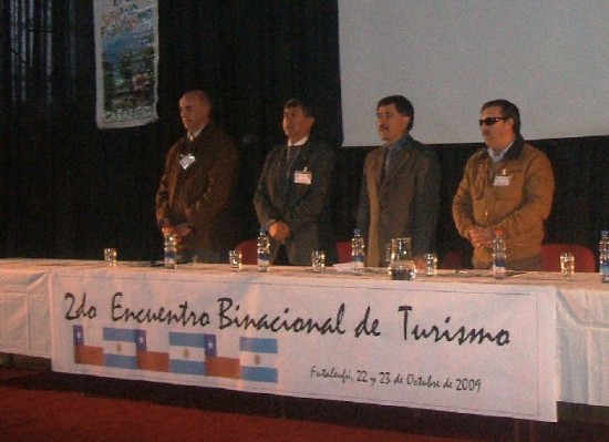 El encuentro se realiza en el bello poblado de Futaleuf, en la cuenca del ro Puelo que comparte con municipios de la comarca andina. 