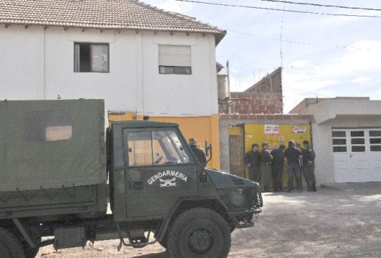 Un gran operativo de Gendarmera rompi la calma en el barrio Gregorio lvarez de esta ciudad. 