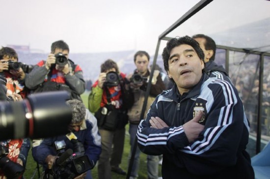 Maradona, criticado pero firme en su puesto. 