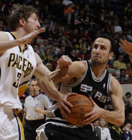 Manu sum 21 minutos y seis puntos en la cada de los Spurs ante Indiana. 