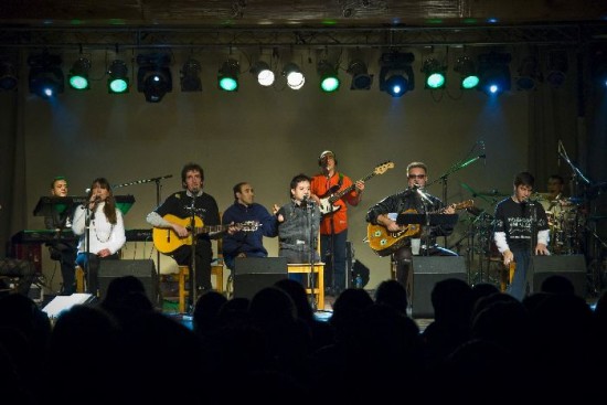 El estadio Ruca Che de Neuqun recibir hoy el espectculo que anteanoche hizo bailar y emocionar a San Martn de los Andes. 