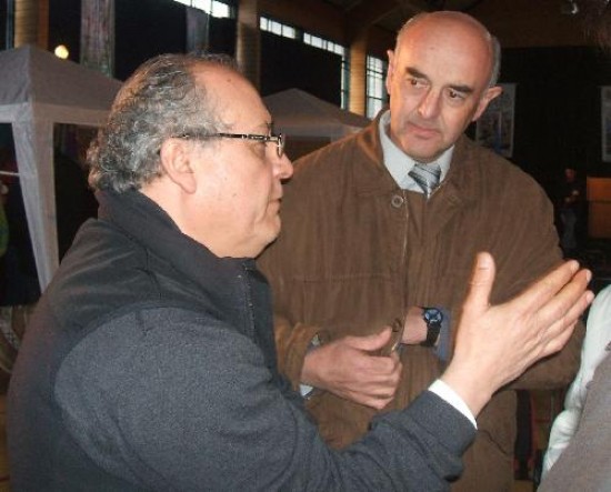 Jorge Muoz Bravo (izq.), del Servicio Nacional chileno de Geologa y Minera 