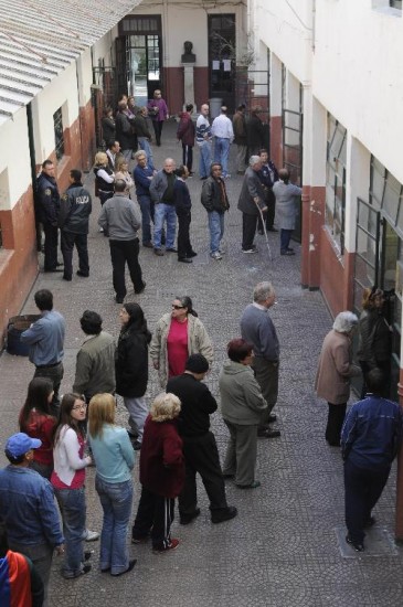 La presencia de votantes fue masiva. 