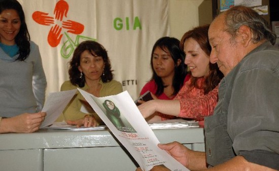 La organizacin GIA asiste no slo a la persona enferma sino tambin a su entorno. 