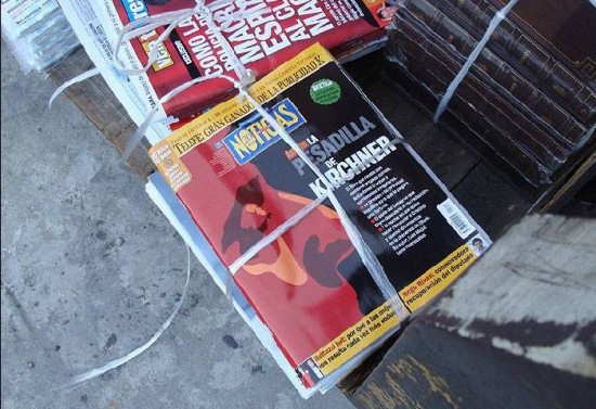 La revista bloqueada por los camioneros tena un reportaje sobre un libro crtico de Kirchner. 