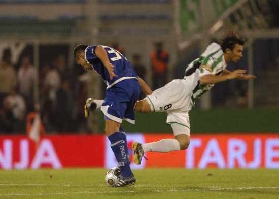 El equipo de Falcioni qued a tres de la Lepra, que ayer venci a Chacarita y los de Gareca estn a cinco. 