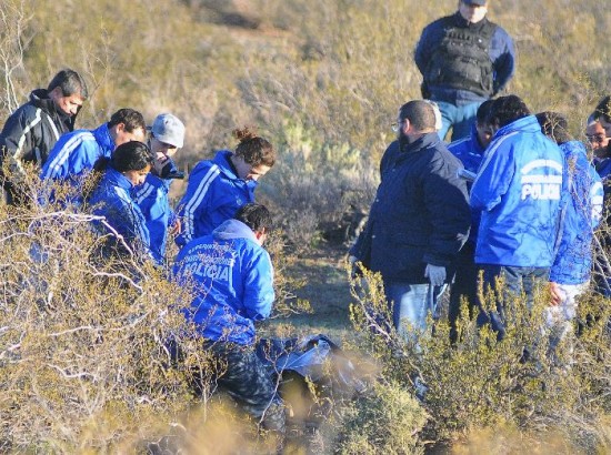 El cuerpo de la joven fue hallado semienterrado en la barda, cerca de Centenario. 