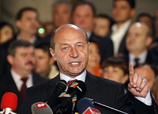 Basescu logr la primera votacin, pero no le alcanz para evitar el balotaje. 