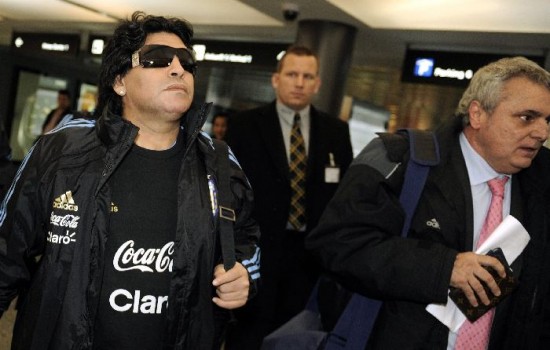 Maradona espera detalles de la sancin para saber si va al sorteo. 