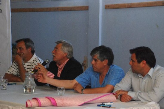 Soria abri el encuentro destacando que el partido discute ideas y muestra una imagen distinta ante los rionegrinos. 