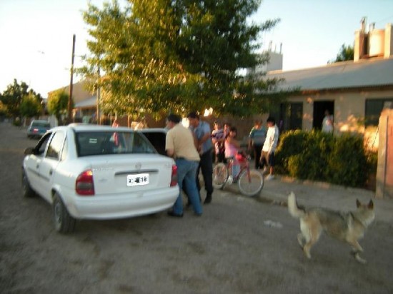 El sospechoso golpe a una mujer en el asalto. 