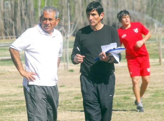 Omar Dehais (Independiente) y Ricardo Pancaldo (Deportivo Roca). Slo uno quedar para la siguiente instancia del Argentino B. 