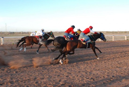 Hay carreras en Valle Medio. 