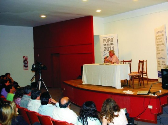 El intendente de Roca cerr ayer el Foro Ro Negro 2011, que organiz el oficialismo del PJ para debatir sobre seis ejes temticos. 